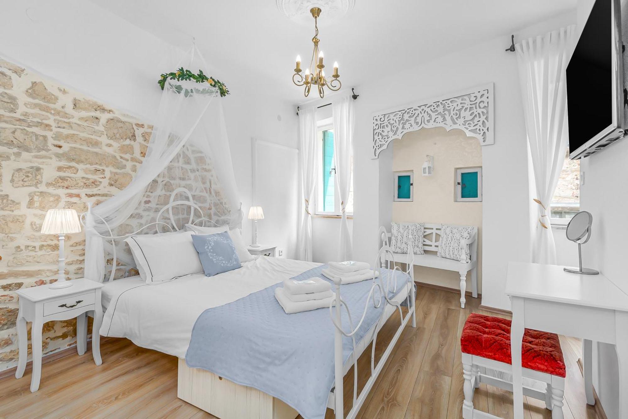 Primavera Deluxe Studio Apartment Ровінь Екстер'єр фото
